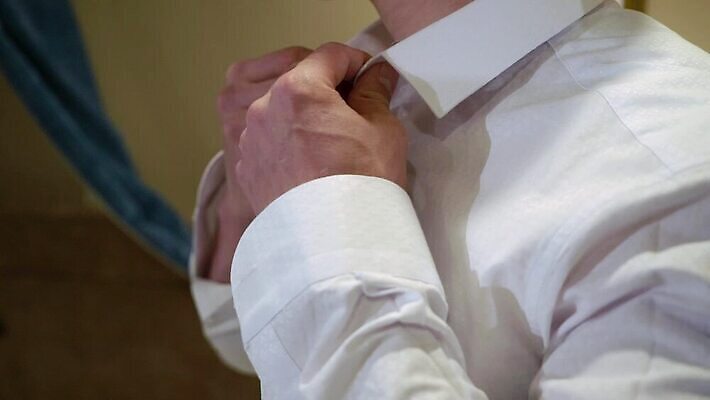 백인 1 라이프스타일 옷 남자 신랑 결혼 셔츠 비즈니스 성공 결혼식 실내 관리 서기 사람 정장 성인 사무실 유행 판매 흰색 비즈니스맨 화려 클래식 우아함 대표 경영자 완벽 정중 착용 혼자 스타일 MOV 해외동영상 클립영상 서양인 컬러 컨셉 상의 모션 이벤트 내부 생활 직장인 리더 동영상 파일형식