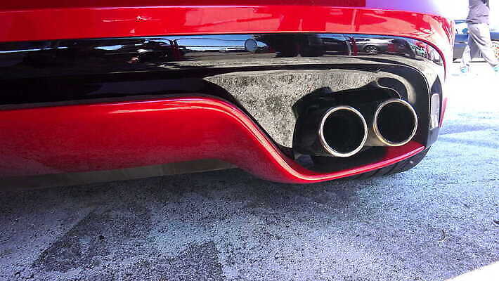 도로 스포츠 교통시설 자동차 사람없음 환경 금속 힘 레이싱 오염 닫기 연기 속도 먼지 가스 매연 엔진 모터 더블 배기가스 범퍼 이산화탄소 자동 조율 탄소 4K MOV 해외동영상 클립영상 길 육상교통 교통 모션 재질 시합 환경오염 시설 동영상 파일형식