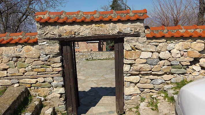 전통 유럽 기독교 종교 십자가 건축양식 하늘 벽돌 사람없음 건물 파란색 교회 흰색 시골 사찰 역사 성자 첨탑 수도원 천연기념물 랜드마크 마케도니아 복잡 숭배 옛날 4K MOV 해외동영상 클립영상 건축물 건축 나라 컬러 컨셉 종교건축 탑 동영상 파일형식 남유럽