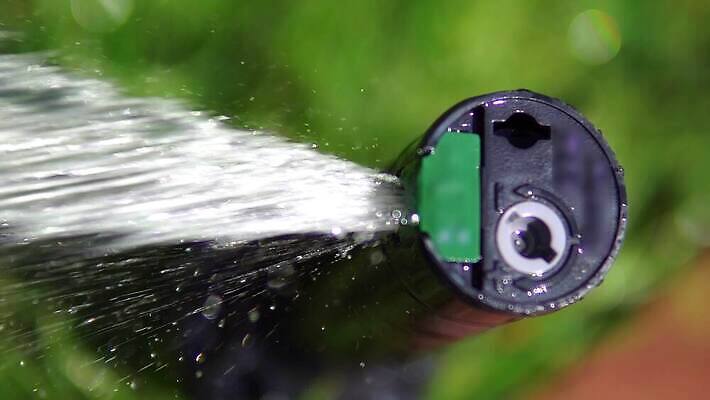 식물 백그라운드 밭 농업 자연 잔디 사람없음 야외 초록색 물 햇빛 환경 정원 장비 젖음 성장 물방울 공구 시골 신선 떨어짐 수분 뿌리기 원예 분무기 시스템 호스 유지 샤워실 스프링쿨러 자동 4K MP4 해외동영상 클립영상 자연요소 산업 컬러 컨셉 모션 취미 태양 도구 생태계 동영상 샤워시설 파일형식