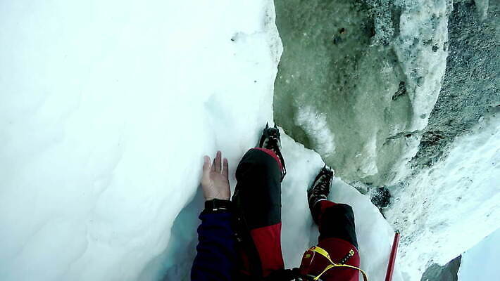 1 유럽 겨울 배낭 하늘 성공 산 사람 소년 가로 빨간색 파란색 계곡 이탈리아 등산 재킷 탐험 프랑스 흰색 빙하 알프스 산악가 샤모니 원정 절정 혼자 1인칭시점 4K MOV 해외동영상 클립영상 시선 계절 남자 나라 어린이 컬러 컨셉 가방 트래킹 외투 동영상 파일형식