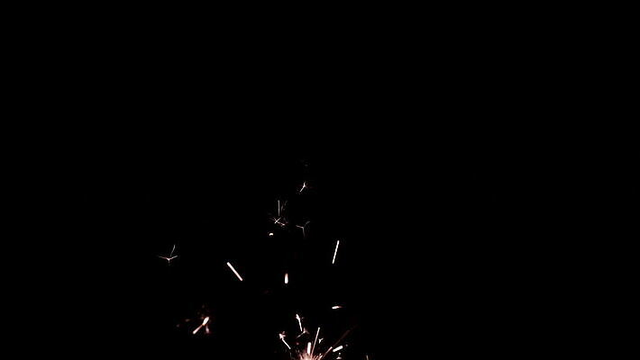 별 크리스마스 오렌지 불 추상 휴가 불꽃 기념 폭죽 불꽃놀이 따뜻함 사람없음 빨간색 빛 컬러풀 노란색 파티 검은색 어둠 에너지 흰색 축하 뜨거움 야간 폭발 폭탄 마법 빛망울 고립 광 특별함 화상 4K MOV 해외동영상 클립영상 자연요소 기념일 컬러 컨셉 무늬 과일 놀이 이벤트 상처 폭발물 동영상 파일형식