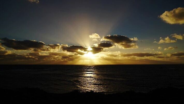 구름 바다 여행 자연 하늘 휴가 풍경 해변 사람없음 야외 물 관광지 환경 황혼 일몰 새벽 시골 만 호주 생태계 MP4 해외동영상 클립영상 자연요소 노을 오세아니아 동영상 파일형식