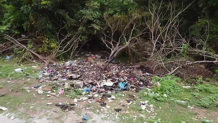 산업 종이 사람없음 야외 쌓기 환경 재활용 손상 환경오염 오염 지저분함 위생 쓰레기 폐기물 파편 버리기 한조각 흙더미 낭비 고물상 생태학 재앙 처리 4K MOV 해외동영상 클립영상 1 교육 컨셉 모션 흙 감각 친환경 동영상 파일형식 더미