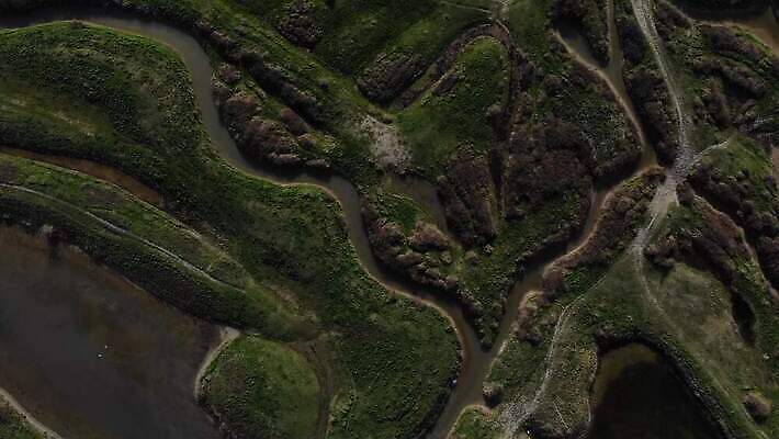 전통 유럽 산업 바다 섬 여행 오렌지 자연 하늘 풍경 사람없음 야외 가로 물 파란색 강 컬러풀 반사 환경 침묵 일몰 수레 모임 흰색 연못 만 습지 소금 기하학 내추럴 주입구 짠맛 수평선 4K MP4 해외동영상 클립영상 자연요소 나라 컬러 무늬 과일 노을 소리 카트 맛 생태계 동영상 파일형식