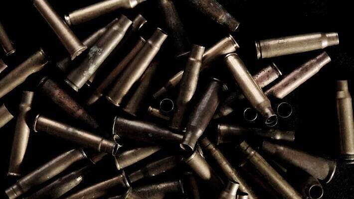 무기 백그라운드 공 안내 사람없음 금속 총 껍질 원형 폭력 그룹 위험 군용 전쟁 사냥 슛 육군 총알 놋쇠 총포 4K MP4 해외동영상 클립영상 도형 컨셉 재질 군대 사회이슈 동영상 파일형식