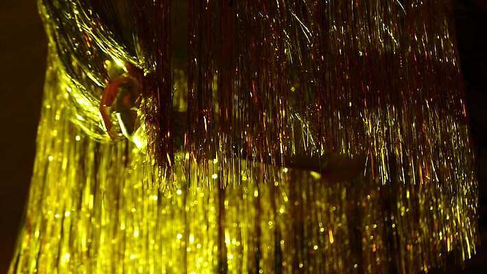 손 손가락 미술 사람없음 노란색 파티 축제 놀람 공연 시간 못 분위기 황금 마네킹 기회 회전 합성 팔 거짓 오리지널 특별함 환각 세계보건기구 4K MOV 해외동영상 클립영상 감정 컬러 컨셉 문화예술 표정 이벤트 신체부위 공구 동영상 증상 파일형식