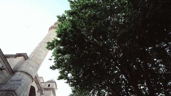 구름 외관 유럽 아시아 종교 문화 여행 건축양식 하늘 이스탄불 미술 동양인 사람없음 건물 파란색 도시 사찰 중앙 이슬람교 모스크 신성 동쪽 칠면조 랜드마크 보스포루스 아랍어 옛날 제국 콘스탄티노플 4K MP4 튀르키예 해외동영상 클립영상 자연요소 건축물 건축 나라 컬러 종교건축 조류 문화예술 인종 방향 동영상 파일형식