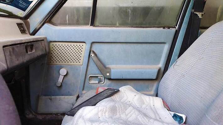 디자인 산업 백그라운드 공장 교통시설 자동차 지붕 날씨 실내 사람없음 내부 금속 어둠 손상 장비 무대 골동품 시골 오픈 바퀴 클래식 버리기 묘사 부식 천장 복고 계기판 깨짐 속도계 옛날 자동 철강 스타일 비어있는 4K MP4 해외동영상 클립영상 육상교통 교통 컨셉 공업 모션 재질 시설 동영상 파일형식