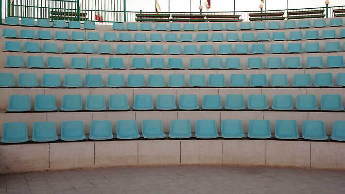 의자 부분 서기 이벤트 사람없음 야외 빨간색 파란색 노란색 경기장 무대 원형 극장 속도 휴양지 쇼 일반 사방 원형극장 줄서기 비어있는 MOV 해외동영상 클립영상 도형 컬러 가구 스포츠시설 모션 장소 동영상 파일형식