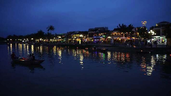 전통 아시아 문화 건축양식 동양인 사람없음 강 컬러풀 등불 도시 보트 재산 야간 베트남 타운 인도차이나반도 4K MOV 해외동영상 클립영상 자연요소 건축 나라 컬러 조명 인종 금융 동남아시아 배 동영상 선박 파일형식