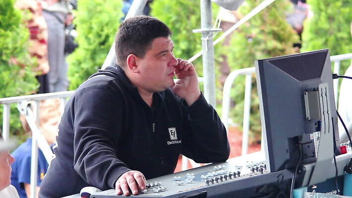 전통 문화 줄 음악 놀이 타악기 미술 사람 이벤트 사람없음 유행 쪽지 축제 화목 소리 콘서트 공연 음악가 가수 무대 기구 도구 잡기 악단 그룹 클래식 극장 바이올린 예술가 쇼 지휘자 오케스트라 연극 교향곡 뮤지컬 보컬 회원 생존 MOV 해외동영상 클립영상 직업 악기 컨셉 모션 현악기 문화예술 동영상 파일형식