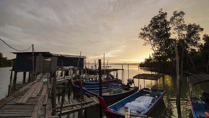 전통 아시아 호수 바다 여행 백그라운드 자연 하늘 아침 낚시 주택 3 어류 동양인 풍경 사람없음 목재 물 여름 파란색 강 컬러풀 태양 평화 마을 일출 일몰 보트 매끈함 저녁 만족 낚시꾼 지역 말레이시아 옛날 4K 타임랩스 페낭 MP4 해외동영상 클립영상 주간 자연요소 나무 계절 감정 나라 컬러 컨셉 배_교통 재료 레저 촬영기법 인종 건물 노을 수중동물 감각 야간 생태계 동영상 파일형식