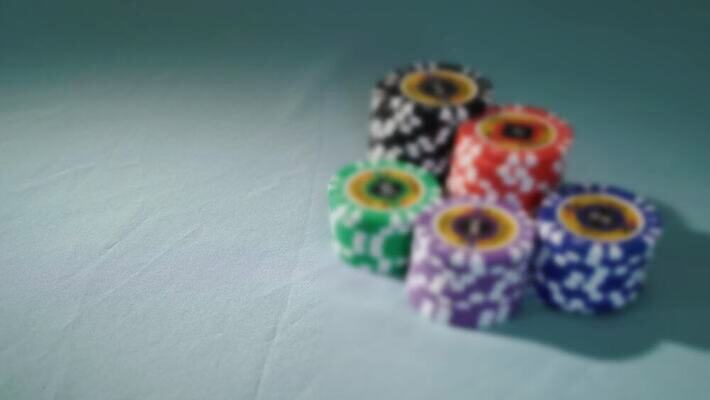 손 스포츠 백그라운드 돈 2 놀이 탁자 성공 사람없음 초록색 쌓기 경쟁 게임 잡기 우승 쌍 신용카드 행운 재산 도박 위험 심볼 카지노 클럽 기회 딜러 포커 보여주기 중독 라스베가스 에이스 잭팟 텍사스 플레이어 필승 4K MOV 해외동영상 클립영상 컬러 가구 컨셉 모션 신체부위 금융 미국 최고 트럼프 동영상 파일형식