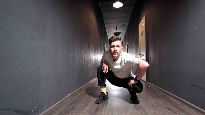 백인 직업 라이프스타일 남자 행복 음악 스포츠 포즈 이동 모션 기술 건강 힙합 미술 한명 사람 취미 공연 기쁨 댄서 에너지 표현 춤 최고 자신감 비보이 느림 프리스타일 스타일 힙스터 4K MOV 해외동영상 클립영상 서양인 1 패션 감정 컨셉 문화예술 이벤트 생활 동영상 파일형식