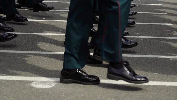 무기 선 유니폼 휴가 함께함 부츠 경비 이벤트 사람없음 축제 힘 총 벨트 축하 변화 보호 군중 공격 5월 배열 군용 싸움 전쟁 정사각형 러시아 시스템 육군 변장 질서 병정 애국심 명령 오케스트라 러시아인 장교 줄서기 필승 해병대 반복 규칙적 MOV 해외동영상 클립영상 도형 서양인 잡화 옷 유럽 신발 컨셉 모션 군대 안전 사람 예절 악단 우승 날짜 동영상 파일형식