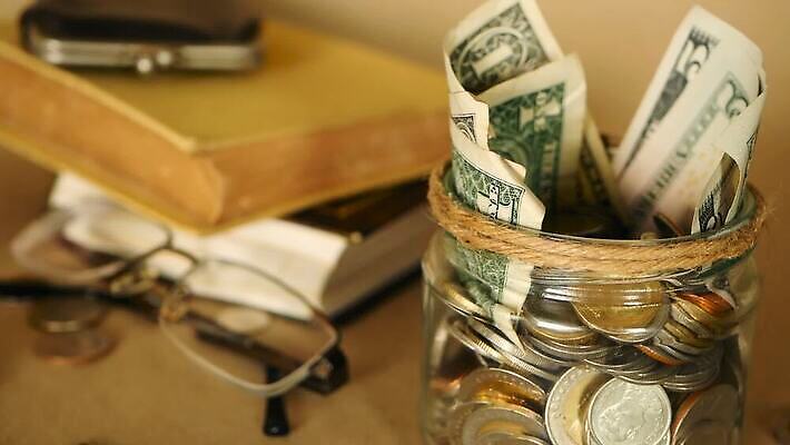 종이 안경 백그라운드 컨셉 지폐 돈 비즈니스 유리 성공 수업 사람없음 금융 경제 학습 달러 동전 장비 저축 저금통 흰색 항아리 재산 닫기 수집 대학교 투자 계좌 수입 자금 페니 카피스페이스 MOV 해외동영상 클립영상 잡화 교육 컬러 학교 모션 재질 공백 도자기 동영상 파일형식