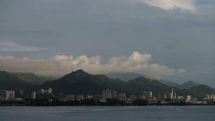 아시아 바다 섬 여행 비즈니스 건축양식 자연 하늘 산 주택 파노라마 풍경 사람없음 건물 파란색 보라색 일몰 도시 시간 제조 저녁 장면 타운 동쪽 스카이라인 남쪽 말레이시아 4K 타임랩스 페낭 MP4 해외동영상 클립영상 건축물 건축 나라 컬러 촬영기법 노을 야간 방향 생태계 동영상 파일형식