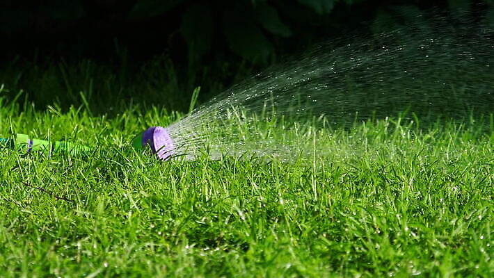 손 백그라운드 농업 사람없음 초록색 물 정원 장비 흰색 떨어짐 수분 뿌리기 원예 분무기 호스 유지 물뿌리기 스프링쿨러 조작 MOV 해외동영상 클립영상 자연요소 산업 컬러 컨셉 모션 취미 신체부위 동영상 파일형식