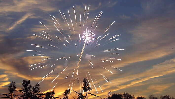 구름 기념일 행복 별 크리스마스 오렌지 자연 추상 불꽃 새해 기념 폭죽 불꽃놀이 풍경 이벤트 사람없음 여름 빛 태양 노란색 파티 축제 미국 자유 축하 저녁 폭발 쇼 해피뉴이어 스카이라인 애국심 빛망울 7월 독립 독립기념일 카운트다운 4K MOV 해외동영상 클립영상 자연요소 계절 감정 컬러 컨셉 북아메리카 무늬 과일 놀이 불 새해인사 날짜 야간 생태계 동영상 파일형식