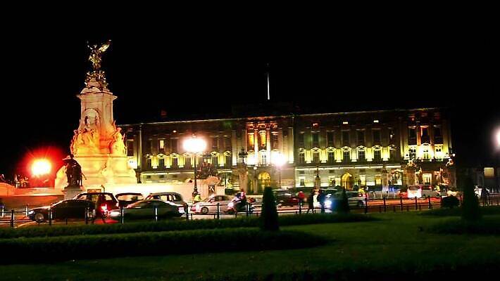 영어 유럽 여행 건축양식 영국 잉글랜드 주택 사람없음 건물 물 궁전 도시 야간 큼 분수 런던 여왕 랜드마크 수도권 왕국 타임랩스 MOV 해외동영상 클립영상 자연요소 문자 건축물 건축 나라 고건축 촬영기법 크기 지역 동영상 파일형식