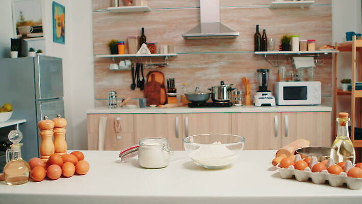 라이프스타일 음식 가구 거실 재료 가정 탁자 아파트 주택 요리 사람없음 장식 인테리어 케이크 주방 계란 식사 흰색 사발 플랫 오븐 설탕 계산대 준비 날것 밀가루 레시피 성분 리빙 맛있는 비어있는 4K MOV 해외동영상 클립영상 디자인 컬러 생활용품 디저트 건물 생활 알 가전제품 사기그릇 가루 동영상 파일형식