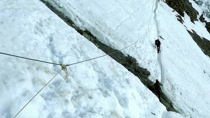 유럽 여행 겨울 자연 하늘 휴가 산 파노라마 사람없음 야외 파란색 여행객 계곡 맑음 얼음 고요 트래킹 하이킹 추위 프랑스 정상 위험 그림 빙하 알프스 오르막 산악가 샤모니 절정 하이커 MP4 해외동영상 클립영상 자연요소 계절 나라 컬러 컨셉 레저 날씨 촬영기법 사람 생태계 동영상 파일형식