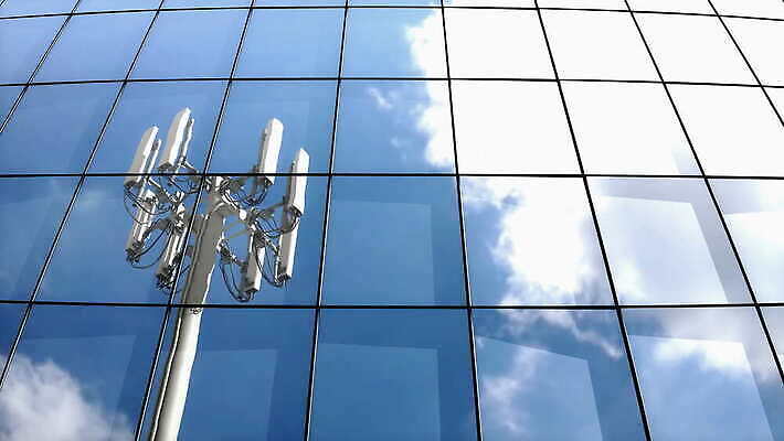 파도 인터넷 통신 하늘 안테나 사람없음 스마트폰 탑 자료 연결 수화기 신호 철탑 송신기 4G 4K MOV 해외동영상 클립영상 건축물 바다 IT 핸드폰 스마트기기 전화기 동영상 파일형식