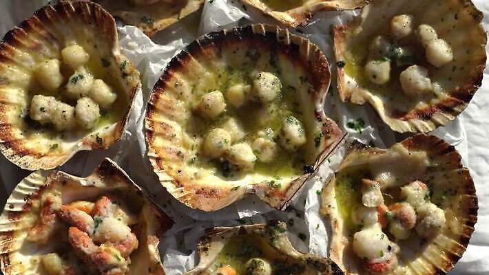 접시 음식 바다 백그라운드 채소 재료 조개 새우 한국 실내 건강 육류 요리 사람없음 가로 빨간색 식당 일본 식사 저녁식사 소고기 튀김 신선 뜨거움 오븐 맛 그릴 바비큐 난로 굽기 해산물 준비 가리비 숯 연소 석탄 신발장 일본음식 맛있는 4K MP4 해외동영상 클립영상 식기 아시아 컬러 컨셉 식재료 주방용품 어패류 갑각류 내부 상점 가전제품 난방기 구이 동영상 파일형식