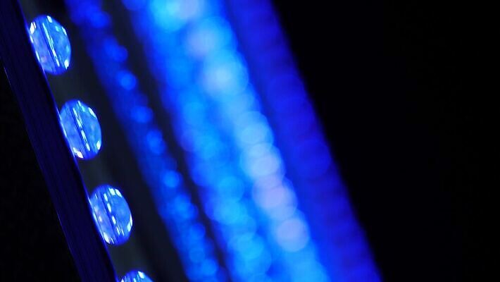 템플릿 공원 산업 음악 백그라운드 패턴 모션 휴가 전등 이벤트 사람없음 장식 파란색 빛 컬러풀 파티 축제 램프 변화 닫기 야간 소프트포커스 명상 회전 보케 네온 회전목마 빛망울 강렬 사방 주도 카피스페이스 4K 깜빡이다 MOV 해외동영상 슬로모션 클립영상 자연요소 공공시설 컬러 컨셉 무늬 문화예술 조명 촬영기법 공백 예절 놀이기구 동영상 파일형식