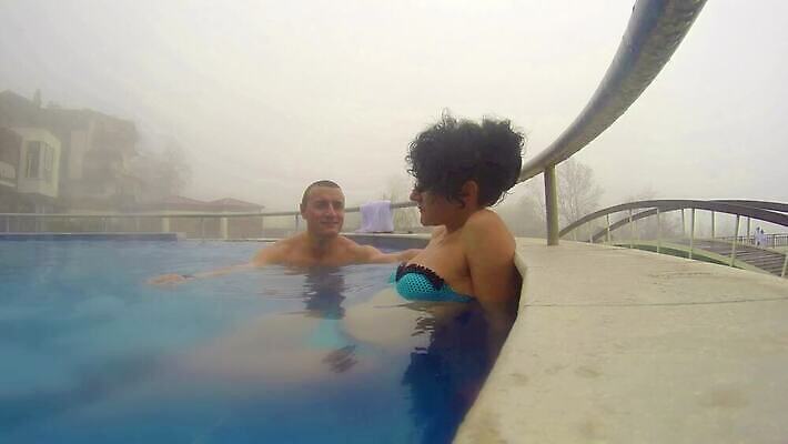 백인 라이프스타일 커플 수영복 여행 결혼 겨울 호텔 휴가 갈색머리 수영장 성인 야외 두명 물 여름 파란색 비키니 쌓기 평화 스파 봄 신혼여행 안개 당구 휴양지 열정 4K HD MP4 해외동영상 클립영상 자연요소 서양인 헤어스타일 옷 계절 감정 컬러 컨셉 관계 모션 숙소 날씨 사람 이벤트 생활 구기 장소 동영상 파일형식