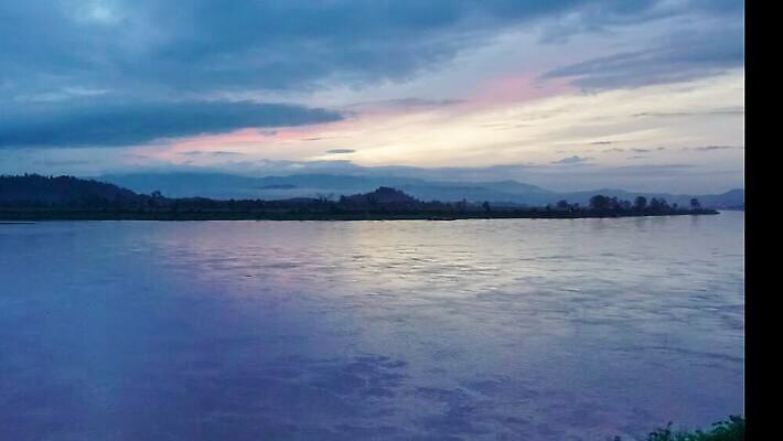 아시아 컬러 여행 태국 자연 하늘 아침 사람없음 야외 물 파란색 강 일출 새벽 시골 라오스 내추럴 메콩강 4K MOV 해외동영상 클립영상 주간 자연요소 나라 노을 생태계 동영상 파일형식