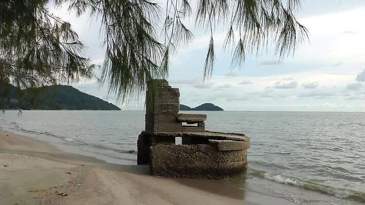 무기 건축양식 자연 풍경 사람없음 야외 건물 초록색 세계 벙커 성 역사 보호 공격 버리기 부식 군용 싸움 전쟁 육군 랜드마크 썩음 침범 콘크리트 4K MOV 해외동영상 클립영상 건축물 건축 컬러 컨셉 모션 골프장 군대 생태계 동영상 파일형식