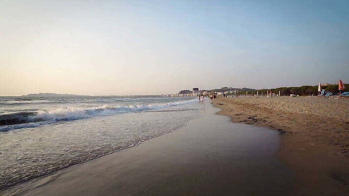 식물 모래 바다 섬 여행 백그라운드 모션 자연 하늘 휴가 휴식 사람없음 야외 물 파란색 햇빛 태양 맑음 침묵 산책 만 뜨거움 휴양지 석호 알바니아 파라다이스 1인칭시점 4K MOV 해외동영상 클립영상 자연요소 시선 컬러 컨셉 날씨 소리 장소 생태계 동영상 파일형식 남유럽