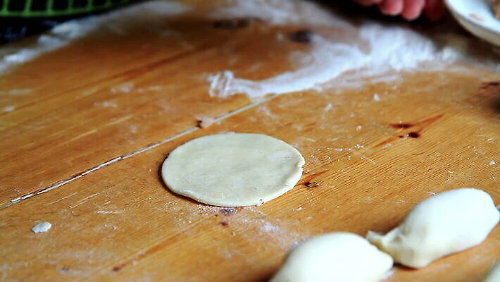 전통 음식 가사 재료 탁자 주택 건강 요리 사람 사람없음 갈색 주방 계란 요리사 빵집 흰색 신선 혼합 낟알 밀 굽기 책상 준비 날것 반죽 만들기 밀가루 레시피 밀가루반죽 섞기 스터핑 제빵사 페스츄리 핸드메이드 MOV 해외동영상 클립영상 직업 빵 컬러 가구 모션 곡류 건물 상점 알 가루 구이 동영상 파일형식
