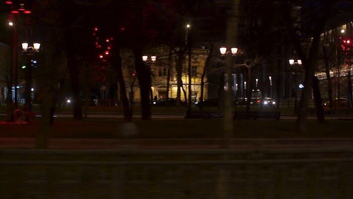 나무 라이프스타일 도로 여행 이동 벤치 교통시설 모션 자동차 조명 거리 주택 실내 사람 사람없음 건물 빛 걷기 어둠 운전 도시 운전사 야간 소프트포커스 아스팔트 사인 속도 보케 일반 빛망울 자동 통근 1인칭시점 4K MP4 해외동영상 클립영상 자연요소 식물 직업 건축물 시선 길 육상교통 교통 컨셉 의자 촬영기법 내부 생활 시설 출근 동영상 파일형식