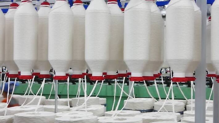 식물 옷 산업 선 비즈니스 공장 사람없음 기계 장비 흰색 공구 직물 면 업무 실 제조 바느질 실크 천 회전 실타래 섬유 얼레 방앗간 양모 감싸기 돌리기 방법 자동화 줄서기 MP4 해외동영상 클립영상 컬러 공업 모션 도구 작업 동영상 파일형식