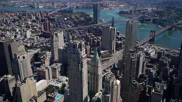 여행 비즈니스 건축양식 하늘 새로움 안테나 파노라마 풍경 사람없음 건물 물 금융 파란색 강 도시풍경 사무실 여행객 탑 항구 고층빌딩 미국 도시 도심 뉴욕 지역 방문 대도시 스카이라인 맨해튼 랜드마크 허드슨강 브루클린 4K MOV 해외동영상 클립영상 자연요소 건축물 건축 컬러 컨셉 북아메리카 통신 교통시설 촬영기법 사람 빌딩 경제 동영상 파일형식