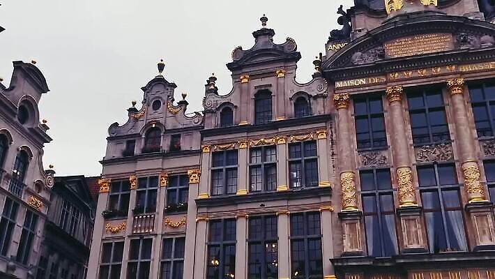 외관 유럽 여행 건축양식 교통시설 호텔 휴가 거리 사람없음 건물 도시풍경 여행객 상점 식당 카페 도시 역사 고급 도심 벨기에 지역 타운 대도시 카페테리아 일반 구시가지 랜드마크 부티크 브뤼셀 유럽연합 전국 MOV 해외동영상 클립영상 건축물 건축 나라 교통 컨셉 숙소 사람 풍경 시설 동영상 서유럽 파일형식