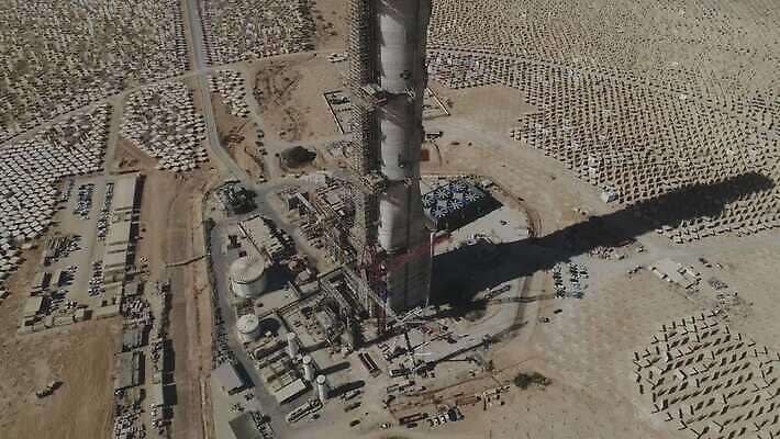 식물 산업 하늘 풍경 사람없음 야외 초록색 파란색 빛 글로벌 햇빛 태양 환경 탑 힘 재활용 장비 건설현장 사막 에너지 탐험 흰색 기름 석유 큼 기중기 생태계 태양에너지 가스 공학 개발 베터리 공급 4K MOV 해외동영상 클립영상 자연요소 건축물 교육 음식 컬러 건설업 중장비 그린에너지 크기 친환경 동영상 파일형식