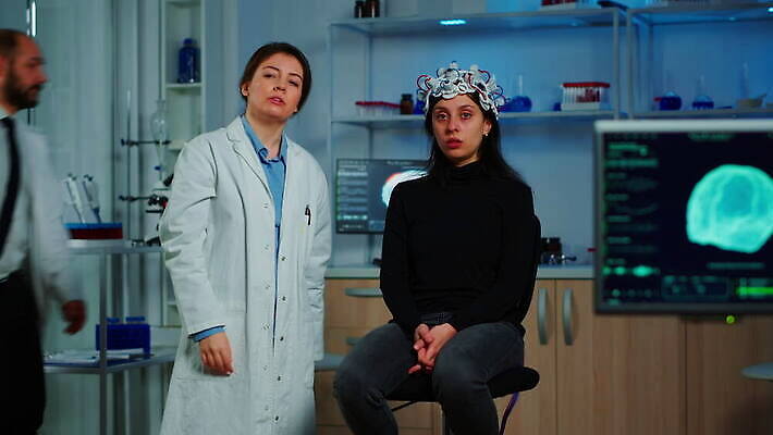 과학 건강 병원 실험 스터디 컴퓨터 알약 약 머리 디지털 스크린 헤드폰 장비 환자 의사 정보 마음 실험실 질병 연구원 과학자 분석 뇌 시설 하이테크 보여주기 조절 개발 서류판 스캐너 4K MOV 해외동영상 클립영상 직업 음향기기 컨셉 의학 모션 기술 신체부위 전자제품 학습 사무용품 의료진 동영상 학자 파일형식