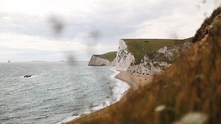 모자 유럽 선 바다 섬 여행 백그라운드 자연 하늘 휴가 영국 잉글랜드 파노라마 사람 풍경 사람없음 야외 초록색 물 도시풍경 항구 역사 언덕 장면 지역 포트 동영상 랜드마크 수평선 MOV 해외동영상 클립영상 자연요소 잡화 나라 컬러 교통시설 촬영기법 도시 생태계 파일형식