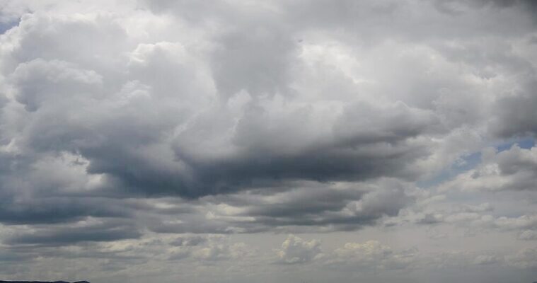 구름 백그라운드 자연 하늘 바람 날씨 사람없음 물 여름 검은색 어둠 회색 시간 위험 장면 폭풍 천국 흐림 내추럴 뇌우 재앙 적란운 폭풍우 허리케인 4K HD 타임랩스 MP4 해외동영상 클립영상 자연요소 계절 컬러 컨셉 촬영기법 비_날씨 자연재해 생태계 동영상 파일형식 구름_자연