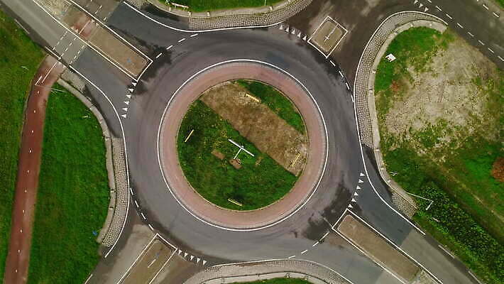 도로 사람없음 야외 하이앵글 네덜란드 질서 항공촬영 돌리기 조감도 결석 비어있는 4K MOV 해외동영상 클립영상 유럽 길 뷰포인트 교통시설 모션 예절 동영상 파일형식