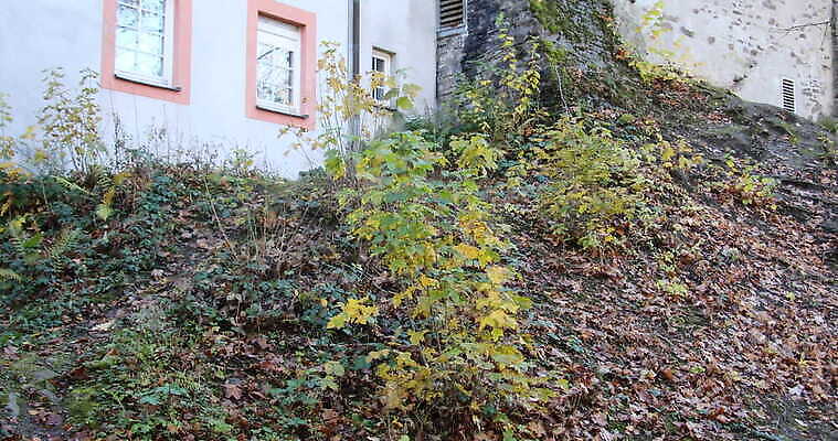 구름 벽 하늘 유물 벽돌 사람없음 건물 초록색 파란색 갈색 탑 바위 성 역사 대문 4K MOV 해외동영상 클립영상 자연요소 전통 건축물 컬러 문 돌_바위 동영상 파일형식