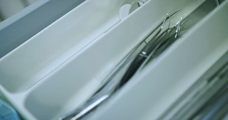 라이프스타일 가구 영국 잉글랜드 실내 건강 사람없음 건강관리 보호 컨테이너 치과용품 작업도구 위생관리 서식스 4K MOV 해외동영상 클립영상 유럽 산업 생활용품 컨셉 관리 내부 생활 도구 의료용품 동영상 파일형식