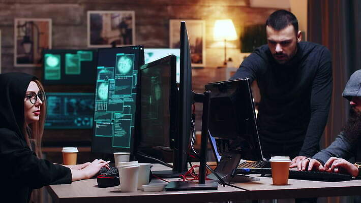 여자 인터넷 사람없음 컴퓨터 스크린 모니터 자료 웹 어둠 방 정보 타이핑 네트워크 조직 그룹 센터 바이러스 암호 공격 비밀 사이버 보안 신분 시스템 해킹 해커 깊이 데이터베이스 서버 소프트웨어 수배 악성코드 정부 4K MOV 해외동영상 클립영상 컨셉 모션 안전 사람 전자제품 범죄 동영상 파일형식