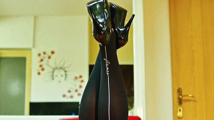 백인 모델 라이프스타일 여자 컬러 백그라운드 신발 신체 놀이 양말 주택 사람 성인 사람없음 내부 섹시 유행 방 흰색 그물 화려 우아함 누드 날씬함 피부 스타킹 란제리 양발 집착 타이즈 팬티스타킹 스타일 4K MOV 해외동영상 클립영상 서양인 옷 컨셉 건물 생활 신체부위 속옷 몸매 동영상 파일형식