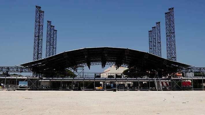 공원 음악 이벤트 사람없음 야외 파티 금속 검은색 축제 경기장 콘서트 공연 장비 무대 극장 쇼 장면 시스템 단상 뮤지컬 지휘대 비어있는 4K MP4 해외동영상 클립영상 공공시설 컬러 스포츠시설 재질 문화예술 동영상 파일형식