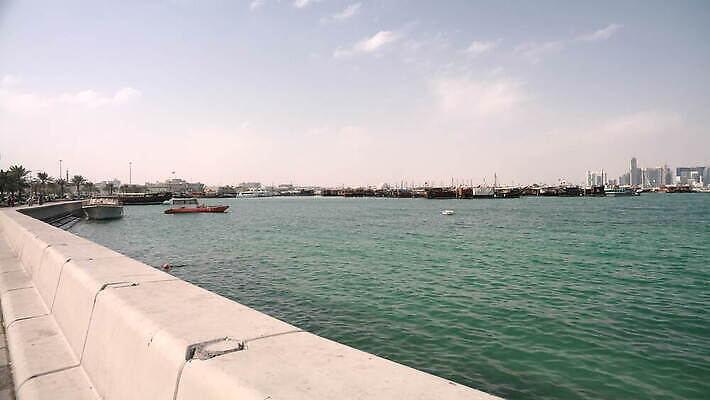 전통 문화 바다 여행 비즈니스 건축양식 낚시 항해 미술 사람없음 건물 목재 탑 항구 고층빌딩 도시 만 보트 역사 재산 도심 중앙 이슬람교 정박 박물관 함선 아라비아 포트 카타르 동쪽 스카이라인 랜드마크 수도권 아랍어 4K MOV 해외동영상 클립영상 나무 건축물 건축 종교 배_교통 재료 중동 교통시설 레저 문화예술 빌딩 금융 방향 지역 동영상 파일형식